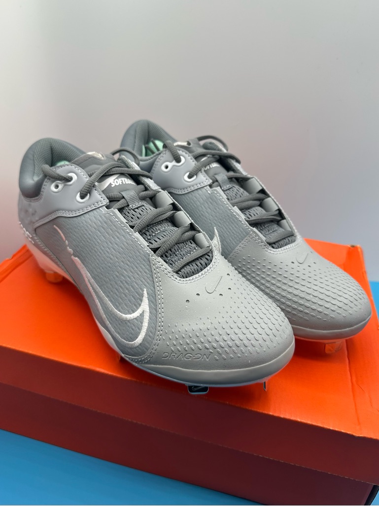 New! Nike Hyper Diamond 4 Elite Softball Cleats Women’s Size 10 In Box